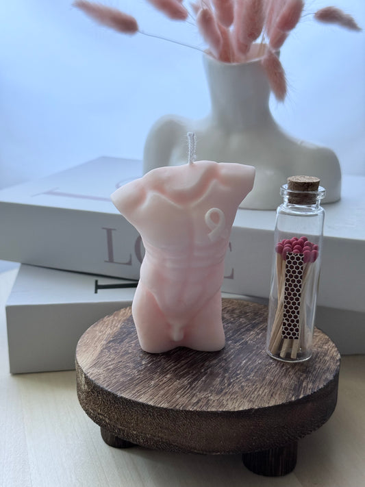 Vela Escultural “Cuerpo Masculino Rosa” – Lucha y Esperanza