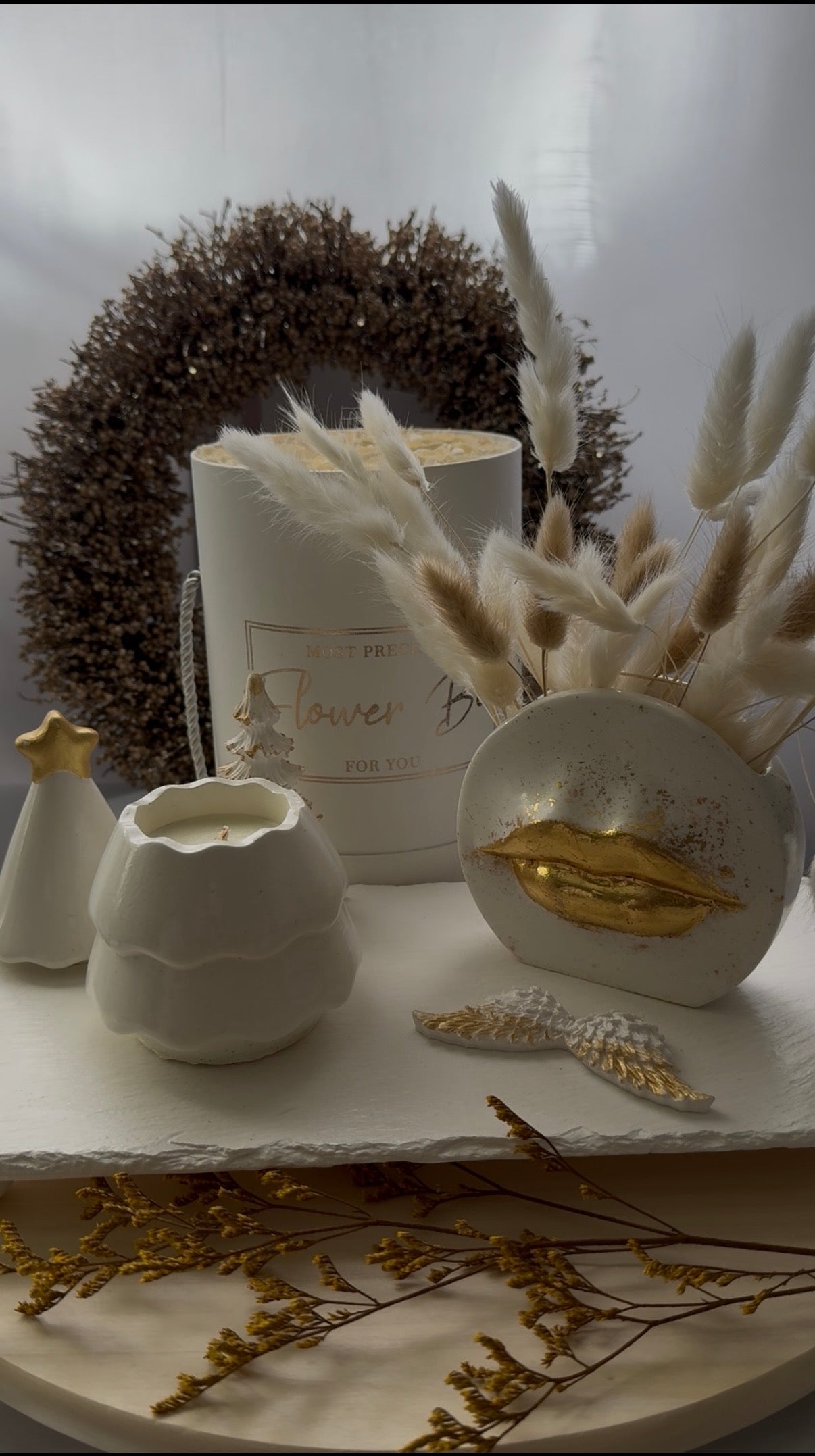 Árbol Navideño de Resina Blanca y Dorada 🎄