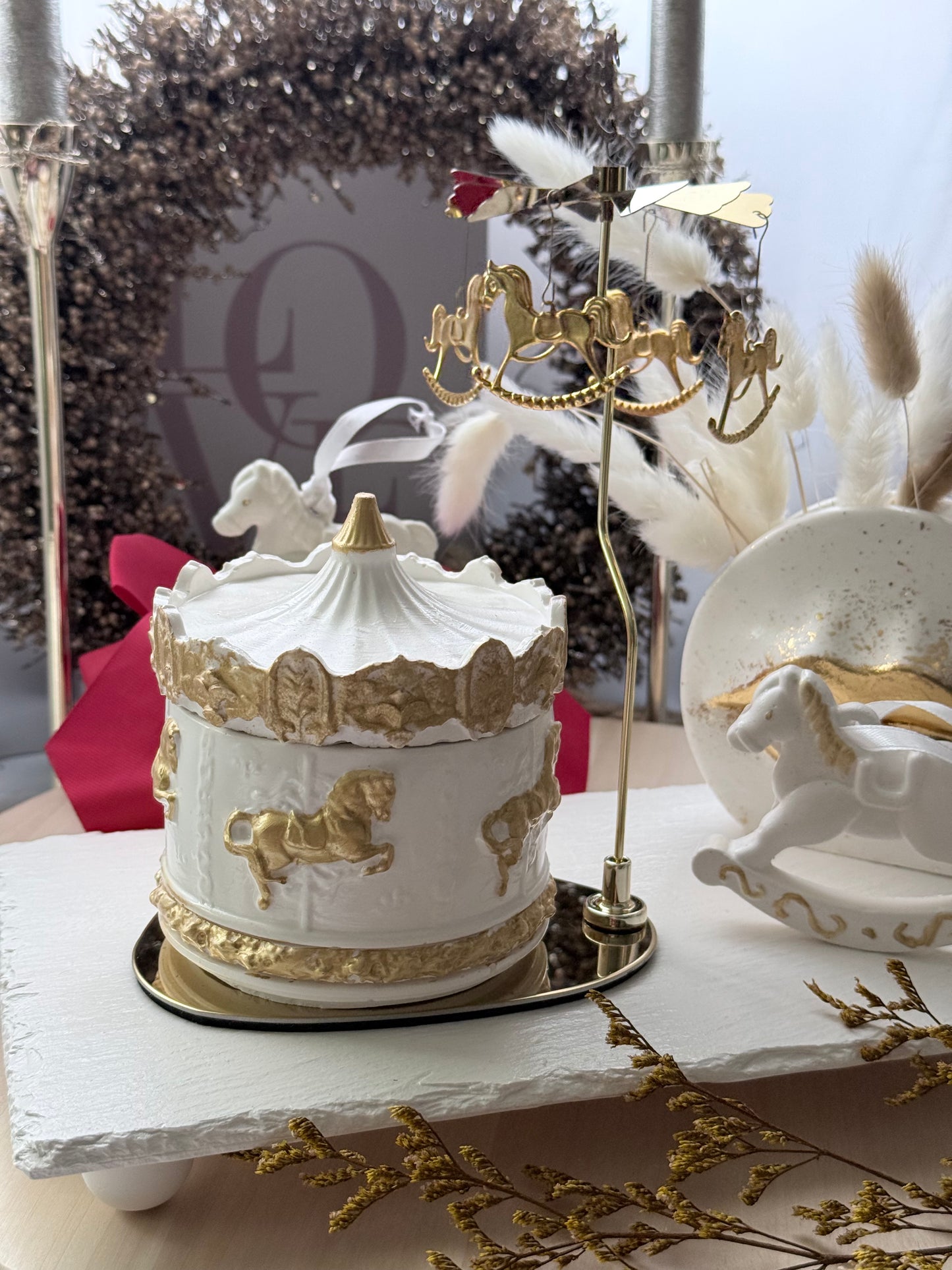 🎠 Vela Carrusel de Mazapán — Dulzura Artesanal y Elegancia Dorada