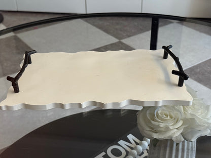 Bandeja Orgánica con Asas Metálicas Negras