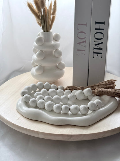 Guirnalda Decorativa de Bolas de Cerámica Fría con Borlas de Yute