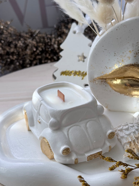 Coche Navideño en Blanco y Dorado 🎄