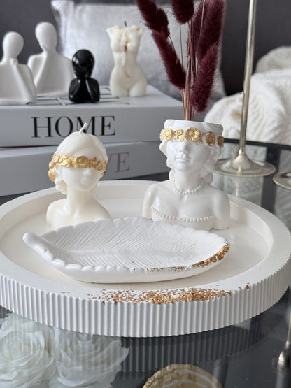 Set Decorativo “Elegancia Clasica en Blanco y Oro”