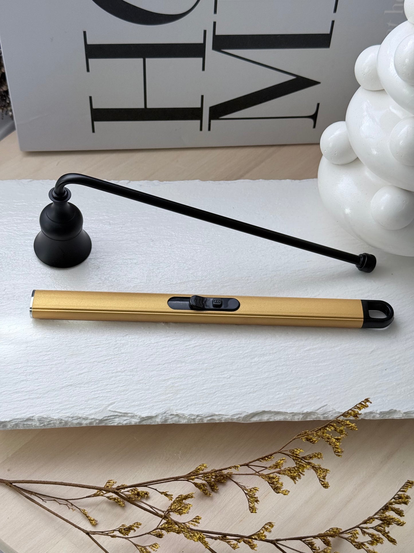 Set moderno en negro y dorado para velas