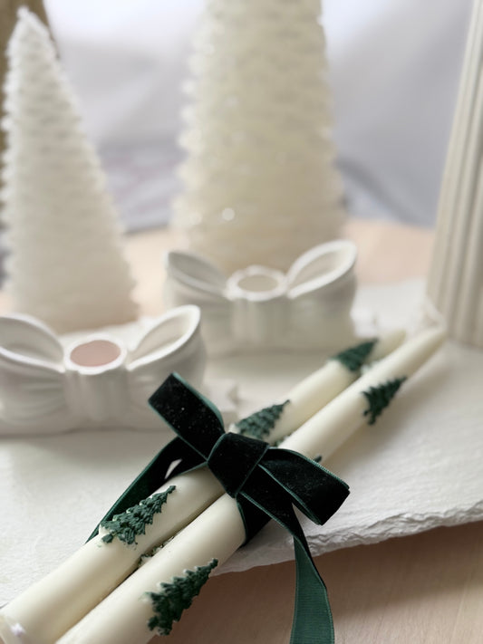 “Lazos Blancos: Porta Velas Navideños”