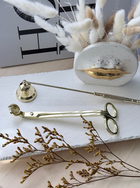 Set dorado de herramientas para el mantenimiento de velas